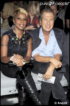 Mary J. Blige et Mario Testino au défilé Gucci lors de la Fashion Week italienne le 26 septembre 2009