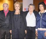  Charles Aznavour, Muriel Robin, Josée Dayan et Sandor Funtek à la première du téléfilm  Mourir d'aimer  le 29 septembre à Paris, au cinéma L'Arlequin. 
