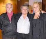  Charles Aznavour, Josée Dayan et Muriel Robin à la première du téléfilm  Mourir d'aimer  le 29 septembre à Paris, au cinéma L'Arlequin. 