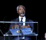 Kofi Annan s'exprime à l'Université Descartes, à Paris, pour la présentation du clip  Beds are burning . Il dévoile également sa campagne de sensibilisation contre le réchauffement climatique. 1/10/09