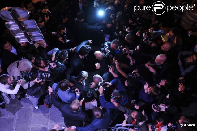 Quand Rihanna arrive au défilé Jean-Paul Gaultier lors de la Fashion Week parisienne le 3 octobre 2009, elle créé une véritable émeute ! 