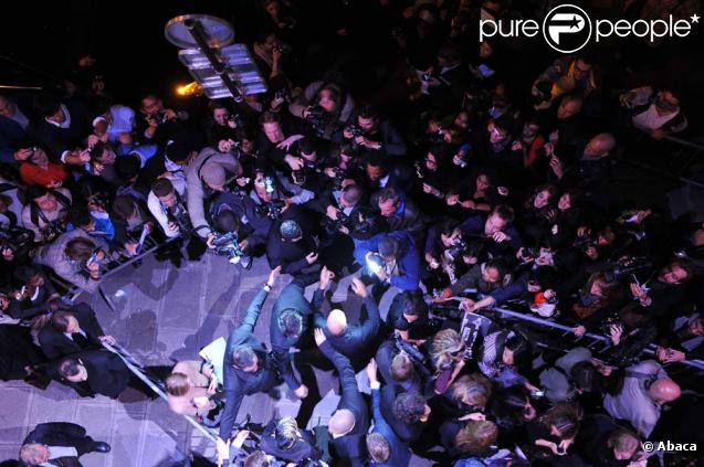 Quand Rihanna arrive au défilé Jean-Paul Gaultier lors de la Fashion Week parisienne le 3 octobre 2009, elle créé une véritable émeute ! 