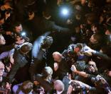 Quand Rihanna arrive au défilé Jean-Paul Gaultier lors de la Fashion Week parisienne le 3 octobre 2009, elle créé une véritable émeute ! 