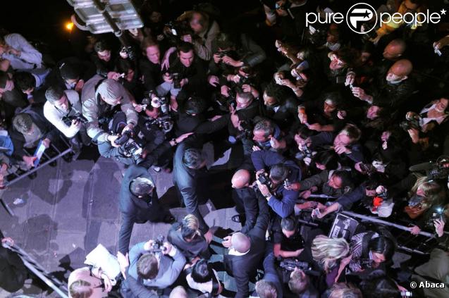 Quand Rihanna arrive au défilé Jean-Paul Gaultier lors de la Fashion Week parisienne le 3 octobre 2009, elle créé une véritable émeute ! 