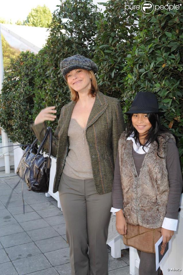 Alexandra Kazan et sa fille Martha au Qatar Prix de l'Arc de Triomphe. 04/10/09