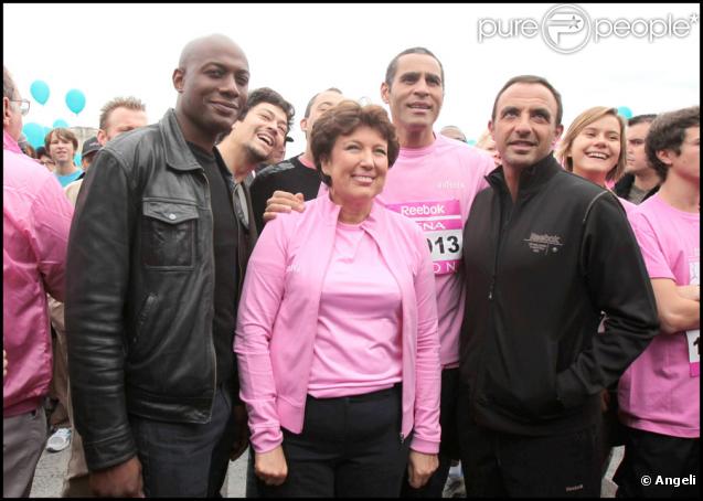 Nikos, Richard Dacoury, Harry Roselmack et Roselyne Bachelot lors de la course Odyssea au profit de la lutte contre le cancer du sein sur l'esplanade du château de Vincennes le 4 octobre 2009