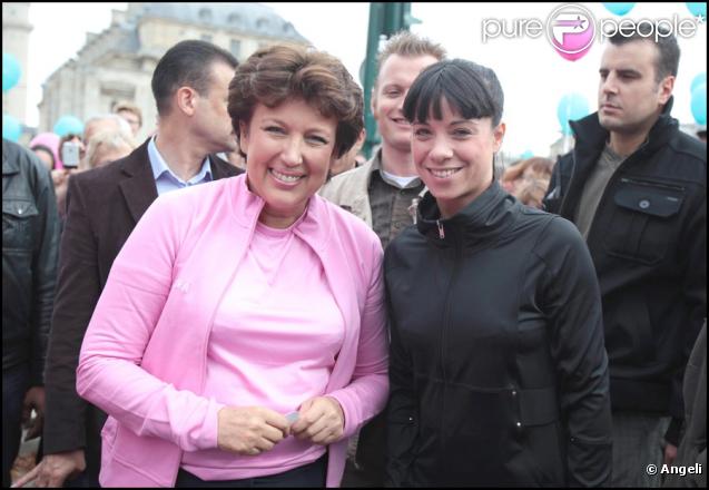 Anne-Gaëlle Riccio et Roselyne Bachelot lors de la course Odyssea au profit de la lutte contre le cancer du sein sur l'esplanade du château de Vincennes le 4 octobre 2009
