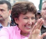Roselyne Bachelot lors de la course Odyssea au profit de la lutte contre le cancer du sein sur l'esplanade du château de Vincennes le 4 octobre 2009