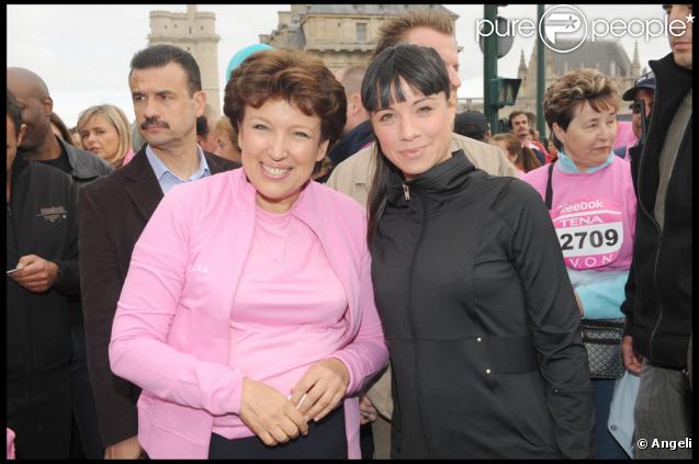 Anne-Gaëlle Riccio et Roselyne Bachelot lors de la course Odyssea au profit de la lutte contre le cancer du sein sur l'esplanade du château de Vincennes le 4 octobre 2009