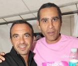 Nikos et Richard Dacoury lors de la course Odyssea au profit de la lutte contre le cancer du sein sur l'esplanade du château de Vincennes le 4 octobre 2009