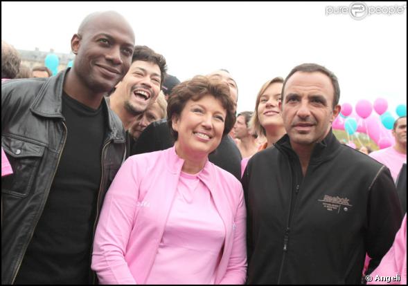 Harry Roselmack, Roselyne Bachelot et Nikos lors de la course Odyssea au profit de la lutte contre le cancer du sein sur l'esplanade du château de Vincennes le 4 octobre 2009