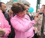 Nikos et Roselyne Bachelot lors de la course Odyssea au profit de la lutte contre le cancer du sein sur l'esplanade du château de Vincennes le 4 octobre 2009