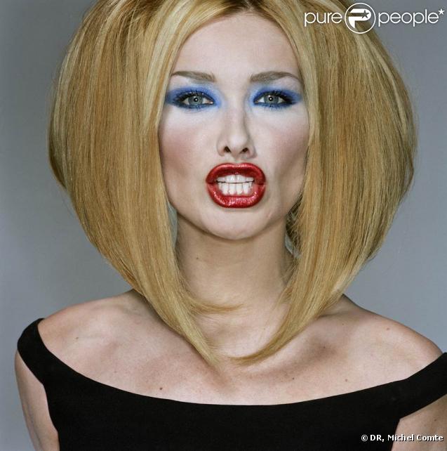 La très belle Carla Bruni sur la photo publiée dans le  Vogue Italie  en 1996, et exposée à l'acte2galerie jusqu'au 30 octobre 2009 !