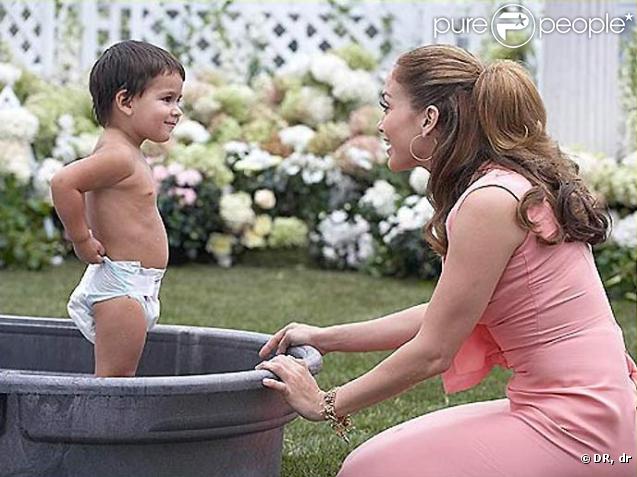 Jennifer Lopez dans sa campagne de pub pour le parfum  My Glow 