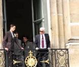 Karl Lagerfeld en plein shooting à Paris