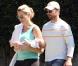 Jason Priestley, sa femme Naomi, leur craquante Ava et leur bébé... Découvrez une nouvelle famille du bonheur !