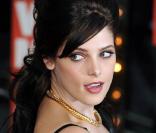 La belle Ashley Greene irradie les tapis rouges !