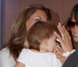 Le top Alessandra Ambrosio et son bébé à Miami le 7 octobre 2009