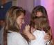 Le top Alessandra Ambrosio et son adorable petite fille nous offrent leurs plus beaux sourires... C'est trop beau !