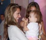 Le top Alessandra Ambrosio et son bébé à Miami le 7 octobre 2009