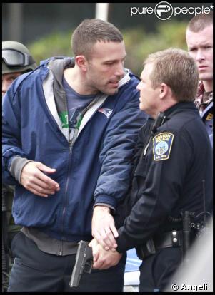 Ben Affleck énervé sur le tournage de  The Town , mais ce n'est que du cinéma, à Boston, le 10 octobre 2009 !