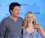 Jason Bateman et Kristen Bell lors de la première à Hambourg en Allemagne du film Thérapie de couples le 13 octobre 2009
