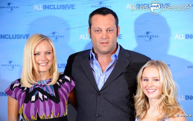 Malin Akerman, Vince Vaughn et Kristen Bell lors de la première à Hambourg en Allemagne du film Thérapie de couples le 13 octobre 2009