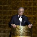 Placido Domingo : Lui aussi est lauréat du... prix Nobel ! Une vive émotion, sous le regard de sa femme... (réactualisé)