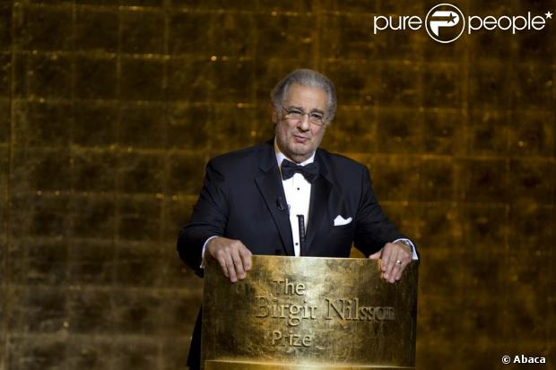 Placido Domingo a reçu des mains du roi Carl XVI Gustav de Suède le tout premier Prix Birgit Nilsson, le 13 octobre 2009 à Stockholm