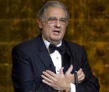 Placido Domingo a reçu des mains du roi Carl XVI Gustav de Suède le tout premier Prix Birgit Nilsson, le 13 octobre 2009 à Stockholm