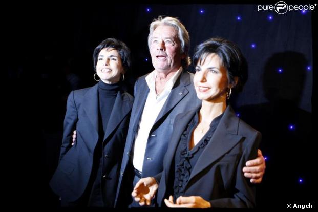 Alain Delon, ravi, à l'inauguration de la statue de Rachida Dati, au musée Grévin. 13 octobre 2009