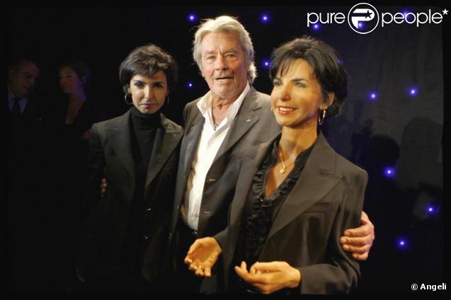 Alain Delon à l'inauguration de la statue de Rachida Dati, au musée Grévin. 13 octobre 2009