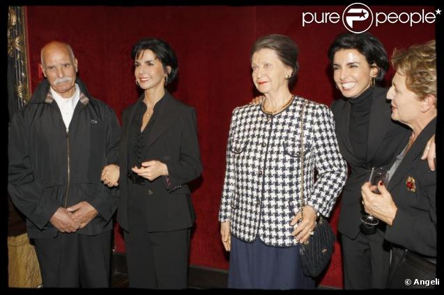 Inauguration de la statue de Rachida Dati, au musée Grévin.  Le papa de l'ex-garde des Sceaux et la statue de Simone Veil sont de la partie ! 13 octobre 2009