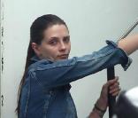 Mischa Barton prend une pause sur le tournage auprès de ses chiens à New-York le 23 septembre 2009