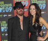 Dave Stewart très bien accompagné à l'occasion de la soirée Los Premios MTV, le 15 octobre 2009, aux studios Universal de Los Angeles.