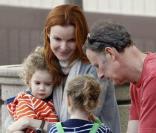 Marcia Cross et son mari Tom Mahoney font du shopping à Santa Monica le 18 octobre 2009 