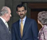  Le roi Juan Carlos et sa femme la reine Sofia ont invité le Prince Felipe d'Espagne et la belle Letizia ainsi que le président du Liban Michel Suleiman, sa femme Wafaa, leur fille Rita ainsi que son époux Wissam Baroudy à déjeuner au Palace de Zar