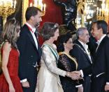 Le prince Felipe d'Espagne et son épouse Letizia, le Président du Liban Michel Suleiman, sa femme Wafaa, leur fille Rita ainsi que son mari Wissam Baroudy lors du gala organisé par le Roi Juan Carlos et son épouse la Reine Sofia en l'honneur du Prési