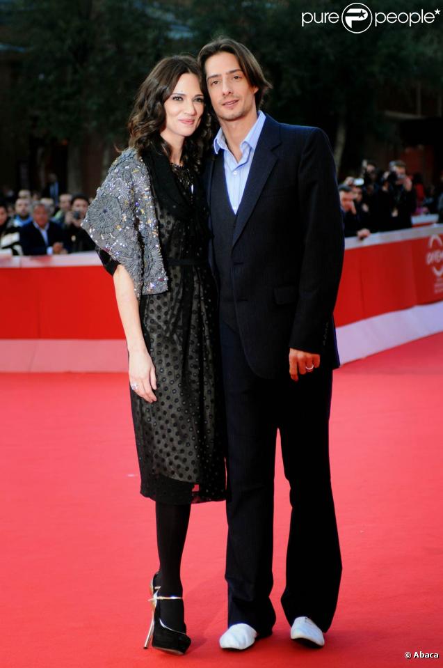La belle Asia Argento et le charismatique Michele Civetta, à l'occasion de l'avant-première de  Dream Rush , dans le cadre du 4e Festival International du Film de Rome, le 19 octobre 2009 !