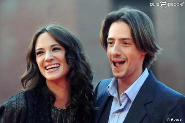 La belle Asia Argento et son mari, le charmant Michele Civetta, à l'occasion de l'avant-première de  Dream Rush , dans le cadre du 4e Festival International du Film de Rome, le 19 octobre 2009 !