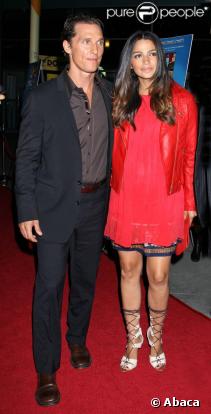 Matthew McConaughey et sa compagne Camila Alves arrivent à la projection de One Peace at a Time, à Hollywood. 21/10/09
