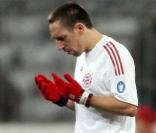 Franck Ribéry en pleine prière sur un terrain de foot ! 