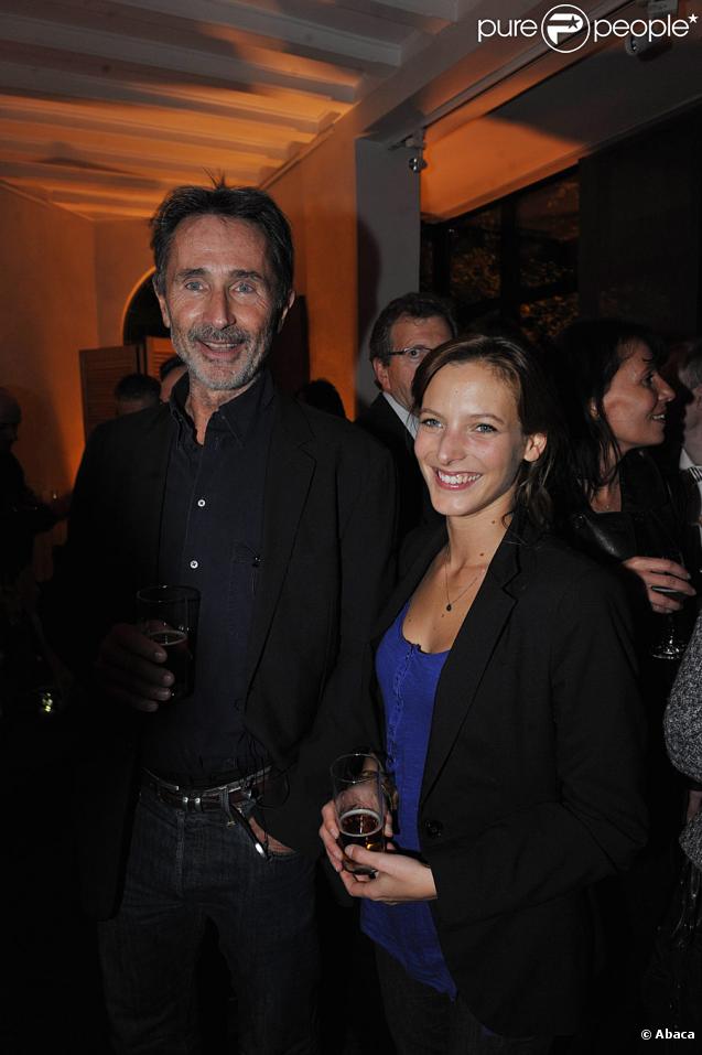 Thierry Lhermitte et Elodie Varlet lors de la fête du Cidre d'automne à Paris le 22 octobre 2009