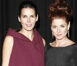 Angie Harmon et Debra Messing lors des Walk of Style Awards, à Beverly Hills, le 22 octobre 2009