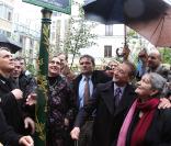 Bertrand Delanoë et Marie-Christine Ferré lors de l\'inauguration de la place et du square Léo Ferré. Paris, le 24 octobre 2009