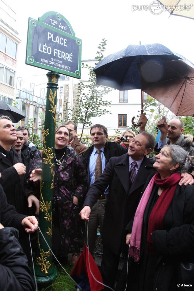 Bertrand Delanoë et Marie-Christine Ferré lors de l'inauguration de la place et du square Léo Ferré. Paris, le 24 octobre 2009