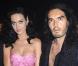 Katy Perry et son boyfriend l'humoriste Russell Brand sont très complices lors du défilé John Galliano - printemps été 2010 - lors de la Fashion Week à Paris le 7 octobre 2009