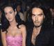 Katy Perry et son boyfriend l'humoriste Russell Brand sont très complices lors du défilé John Galliano - printemps été 2010 - lors de la Fashion Week à Paris le 7 octobre 2009