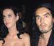 Katy Perry et son boyfriend l'humoriste Russell Brand sont très complices lors du défilé John Galliano - printemps été 2010 - lors de la Fashion Week à Paris le 7 octobre 2009