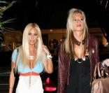 Shauna Sand et une copine se rendent au restaurant Madeo à Los Angeles le 22 octobre 2009